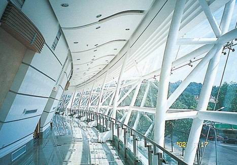 点支持カーテンウォール